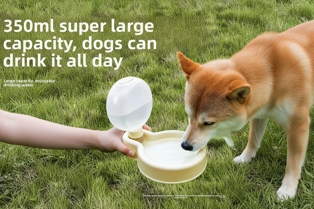 Portable and Foldable Bulb Water Bottle for Dogs - Large Capacity Outing Kettle and Feeder